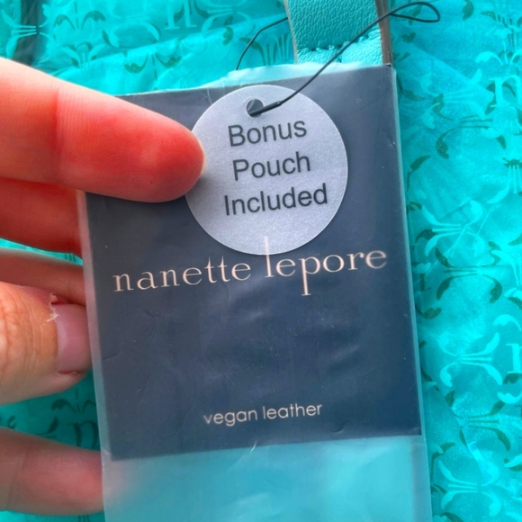 Nanette Lepore NWT Clear Aquatic Blue Logo Maxine Tote bag with Wristlet - Picture 9 of 11